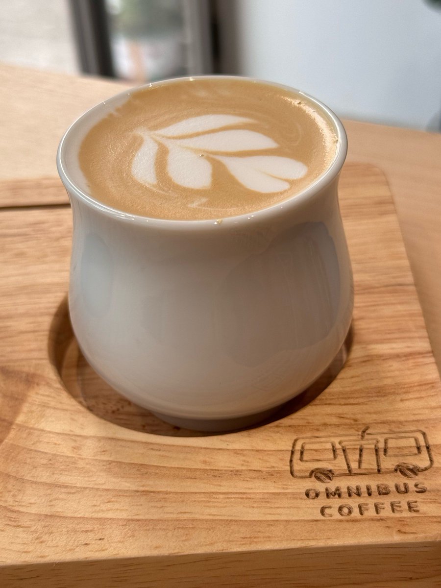KaanSahinkkmt's tweet photo. Midweek slump = coffee in one hand, screen saver on loop, and zero urgent tasks on my to-do list. Just here, existing.， https://t.co/Q98e2t5KO9