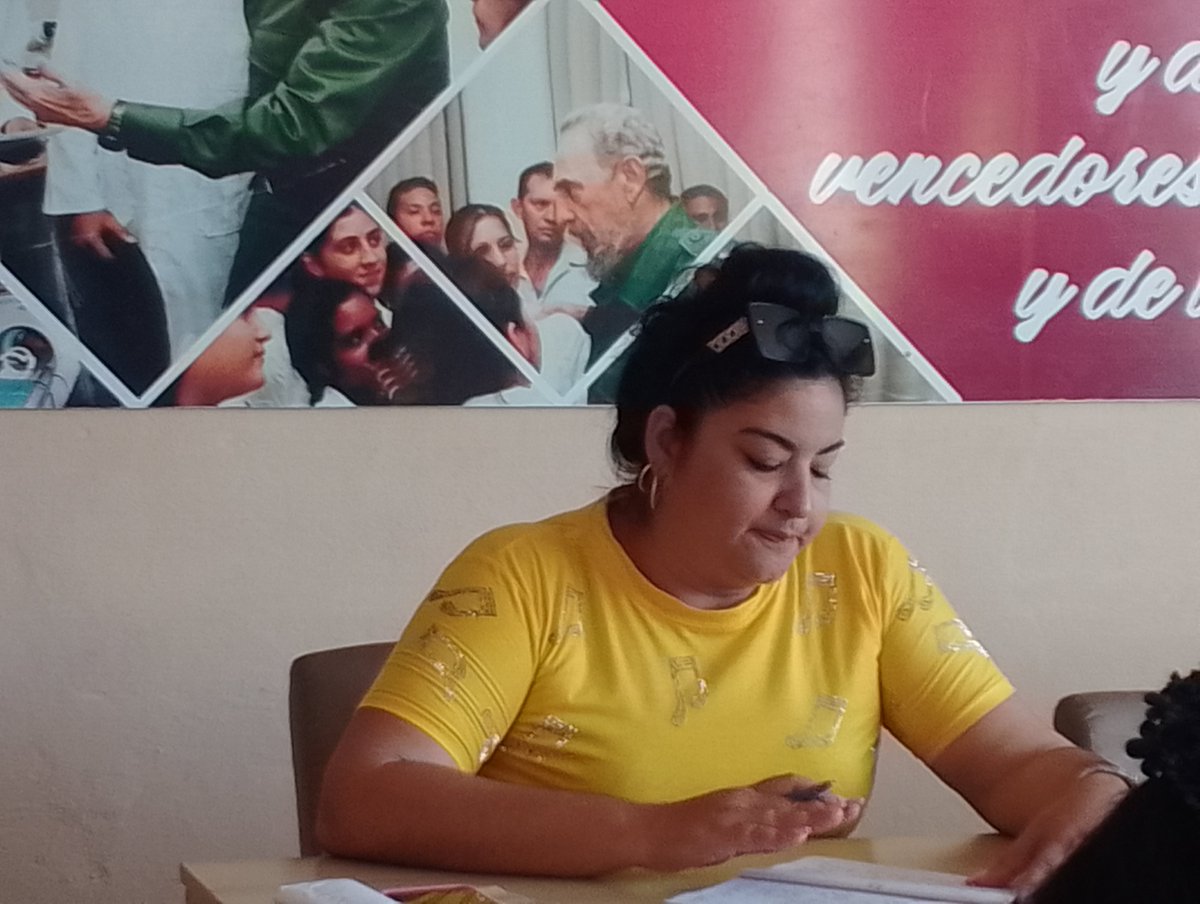 DMSaludColombia's tweet photo. La Dra.Kenia Pimentel subdirectora general de salud en el municipio #Cilombia realiza junto a su equipo de dirección reunión de aseguramiento de las tareas semanales https://t.co/9hLIeUNPKk
