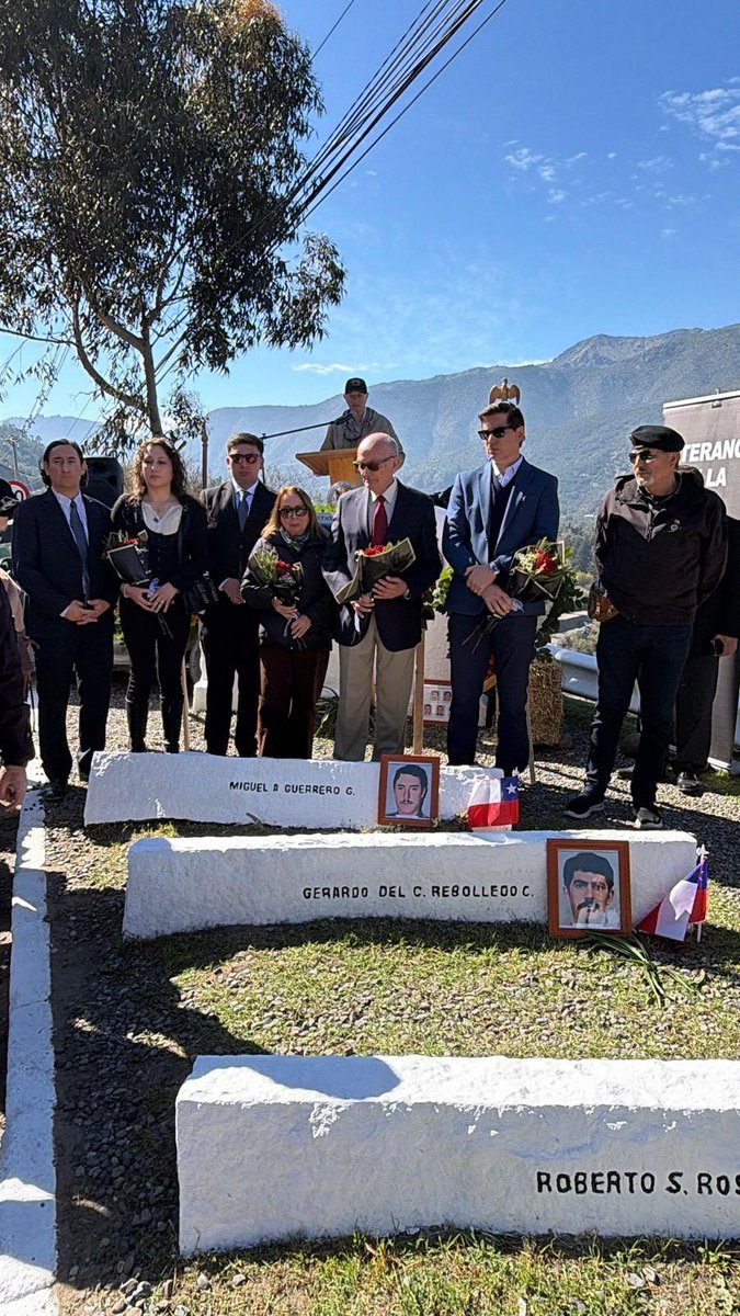 HMarowskiC's tweet photo. A 40 años del atentado del 7 de septiembre de 1986, recordamos a los cinco uniformados que perdieron la vida cumpliendo con su deber.
Chile no puede olvidar a quienes sirvieron y dieron la vida por nuestra patria.
Honrar su sacrificio también es rechazar la violencia política como camino.
Honor y gloria a quienes sirvieron a Chile. 🇨🇱

#Chile #HonorYGloria #FuerzasArmadas #MemoriaHistórica #Patria