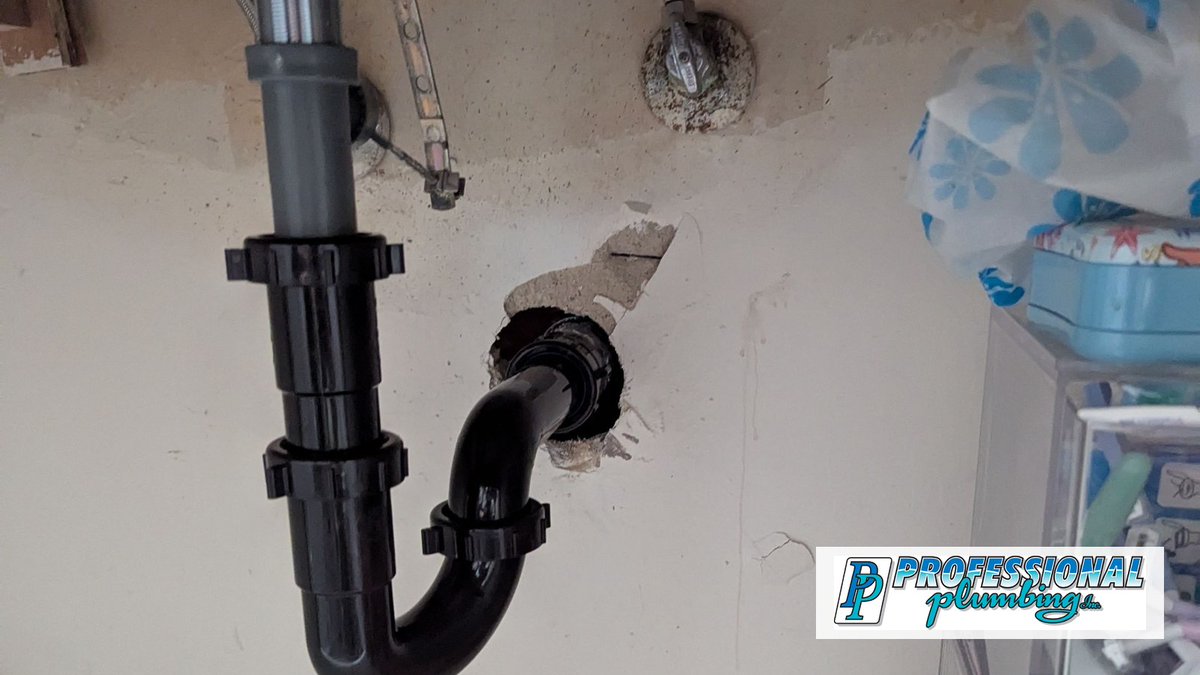 ProfPlumbingOC's tweet photo. Kitchen sink backing up? Bathtub slowing down?

Sometimes it's hair in a trap. Sometimes the camera finds a break under the yard.

Either way you see what we saw before you decide anything. https://t.co/DHzPGZb14d