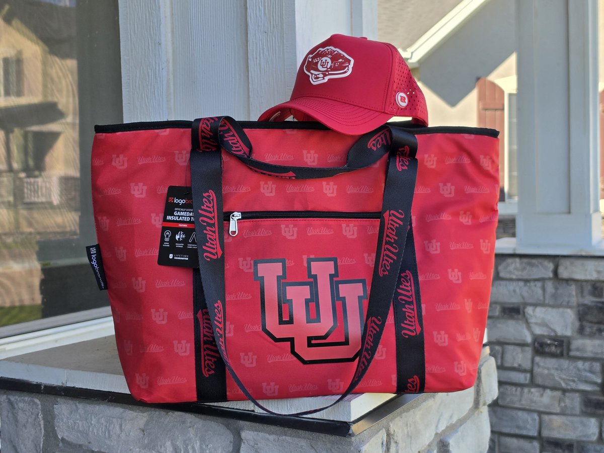 FiredUpCoug's tweet photo. My business partner just turned 50.

He's a University of Utah alumni, so I got him this Utah cooler and a hat. 

Plus, one more surprise inside the bag... https://t.co/wtLGbpYDBi