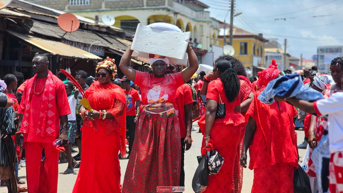 Graphicgh's tweet photo. Scenes from the Fetu Afahye celebration in Cape Coast, held over the weekend. The annual festival brought together chiefs, traditional leaders and residents to celebrate the rich culture and heritage of the people. https://t.co/ogRp3lNcAQ