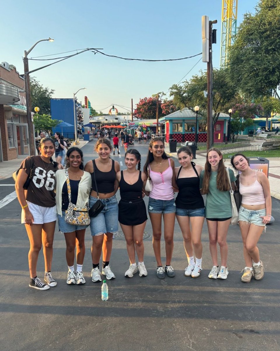 SummerDiscovery's tweet photo. You don't know it yet but these off campus activities turn into the stories you keep telling after summer ends. https://t.co/MeJIy08W3b
