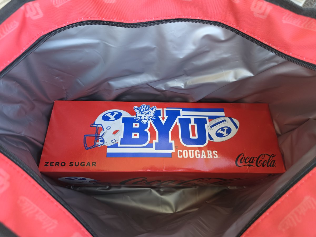 FiredUpCoug's tweet photo. My business partner just turned 50.

He's a University of Utah alumni, so I got him this Utah cooler and a hat. 

Plus, one more surprise inside the bag... https://t.co/wtLGbpYDBi