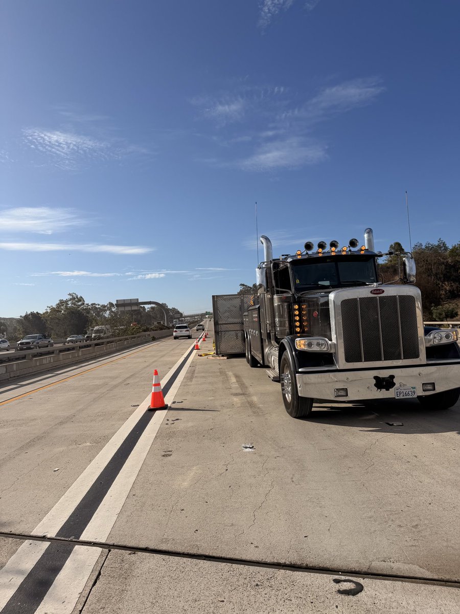 CHP_Oceanside's tweet photo. 🚨 TRAFFIC ADVISORY UPDATE | 9/8/26 – 9:00 AM

I-5 SB at Encinitas Boulevard: No new updates at this time. All lanes, except the HOV lane, remain closed while cleanup and recovery efforts continue.

⚠️ Significant delays remain in the area. Consider alternate routes. https://t.co/48ifCuHqP2