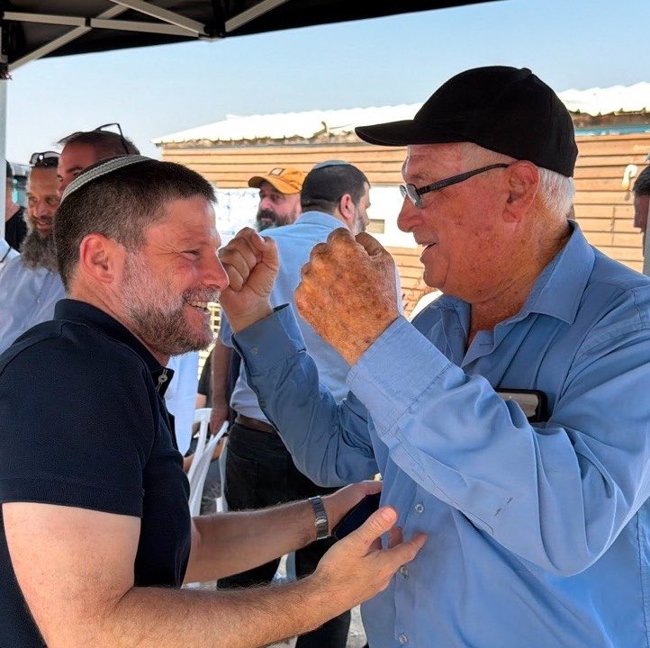 bezalelsm's tweet photo. תא״ל (במיל׳) מוסא פלד, ברוך הבא למפלגת הציונות הדתית. כבוד גדול שאתה איתנו 🇮🇱

אני שמח מאוד לעדכן כי תת-אלוף (במיל׳), חכ״ל וסגן שר החינוך לשעבר משה (מוסא) פלד, תושב קיבוץ בית השיטה, לשעבר סמח״ט חטיבה 7 ומפקד חטיבת מרכבות הפלדה - מצטרף למפלגת הציונות הדתית.

מוסא ישובץ במקום סמלי ברשימת המפלגה לכנסת, לאות ההערכה והכבוד הרב שאנחנו רוחשים למוסא היקר.

מוסא, כמה טוב שאתה איתנו. ברוך הבא!