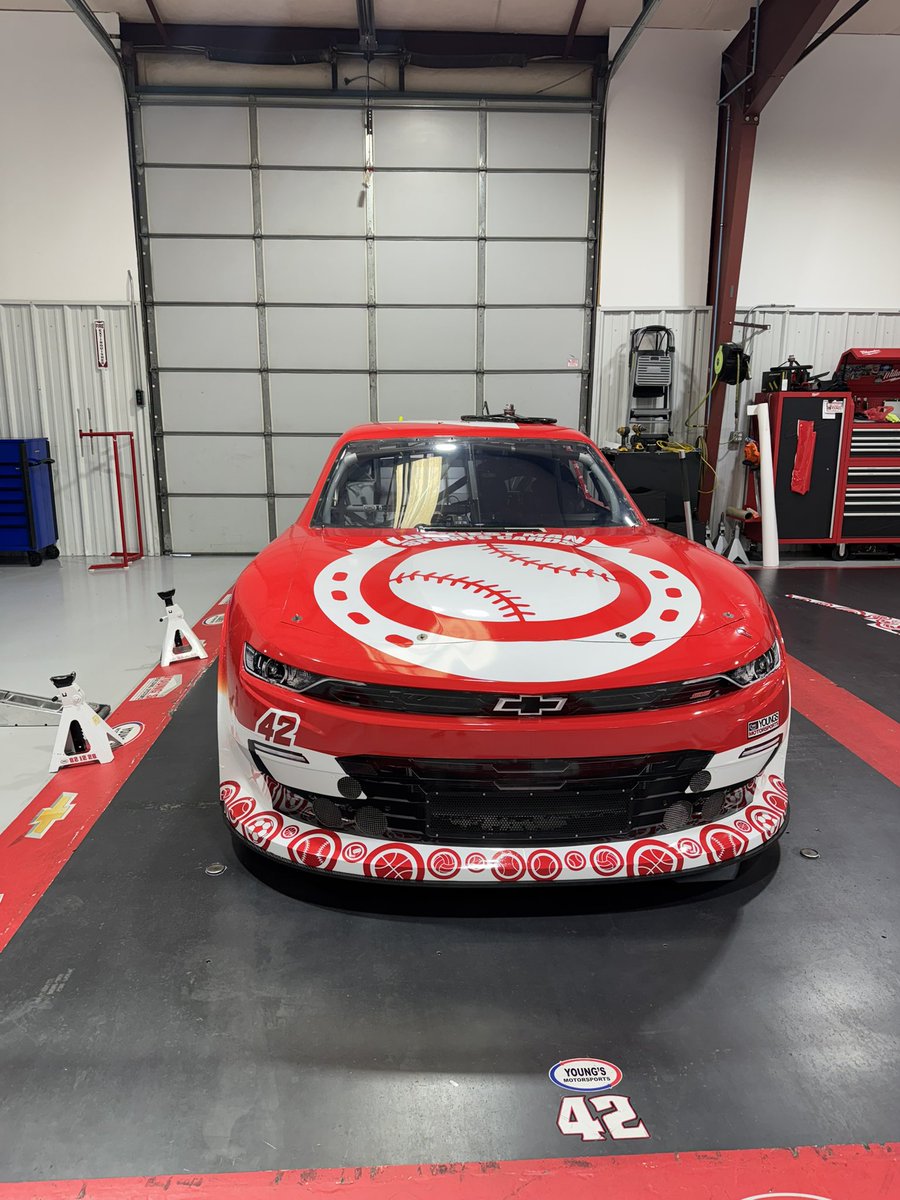 bradxperez's tweet photo. this thing came out so clean 😳

thanks to @DrLarryHankins @Frontstretch 
@RoStockRoblox for jumping on board!!

the tail still looks weird blank, let's change that ✋🏽😔

dm me 👀 https://t.co/bQ5hERPpAq