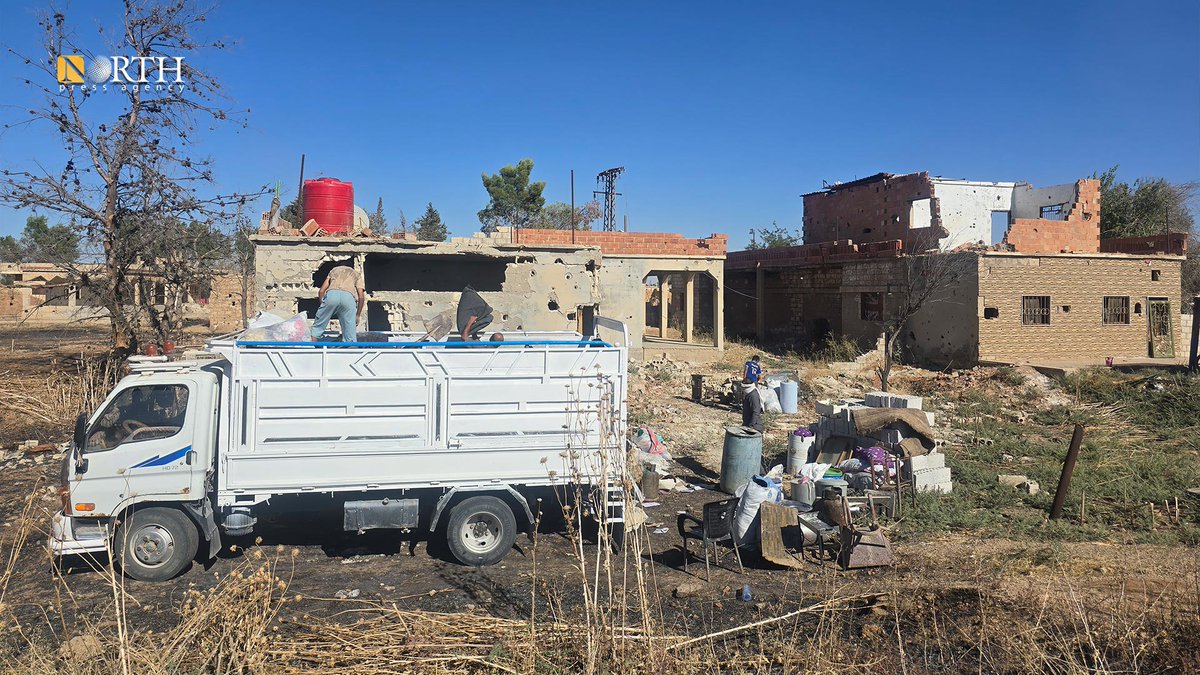 NPA_English's tweet photo. Syrian dsplaced residents of Sere Kaniye/Ras al-Ain return to their villages and homes after seven years of displacement. 

Dilsoz Youssef-#North_Press https://t.co/pTLLuO1LEs