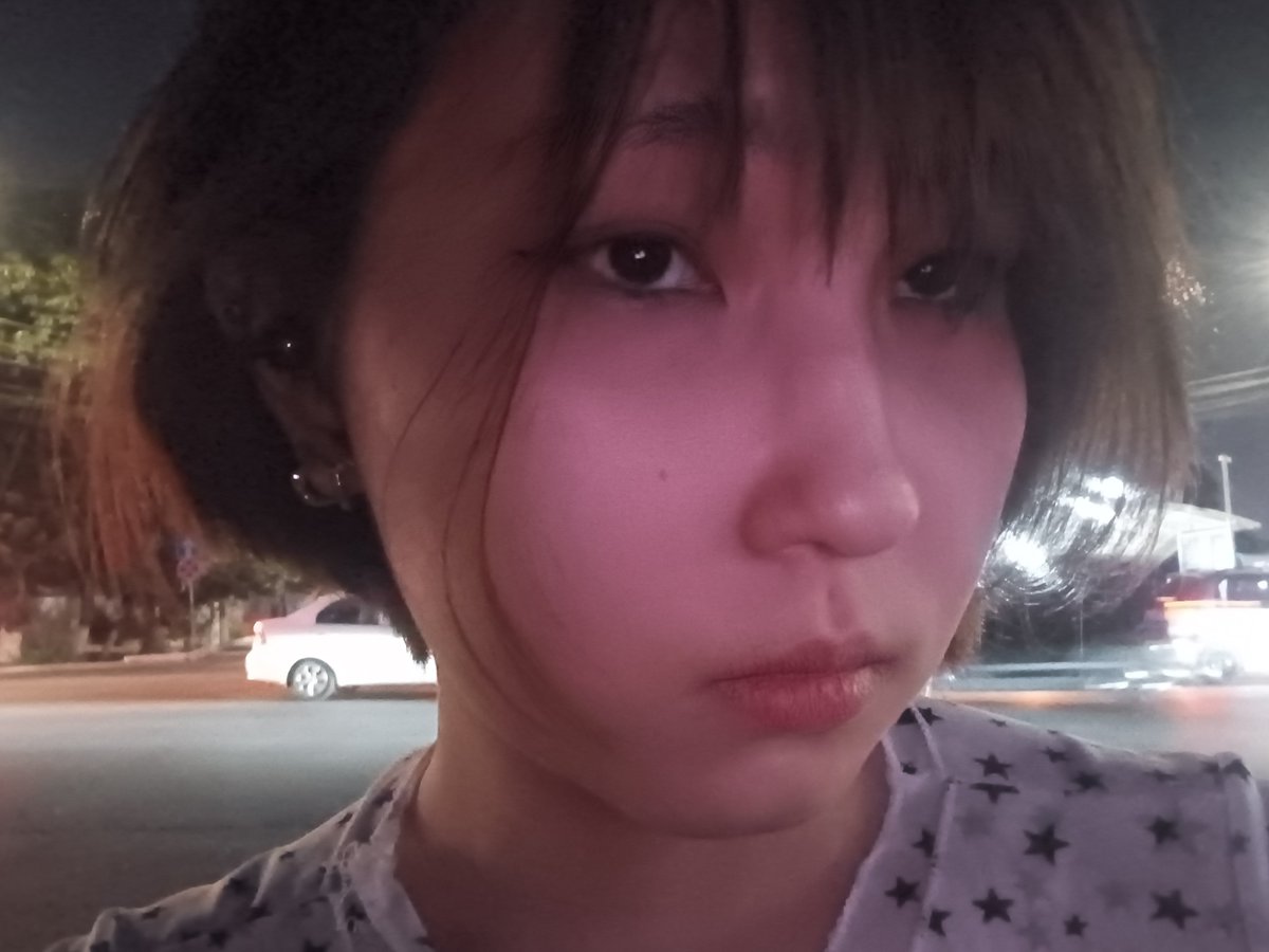 nantojil's tweet photo. я готова расплакаться от того что я только вышла с работы, баранина 12 часов теперь домой час https://t.co/mlp8NyQH4l