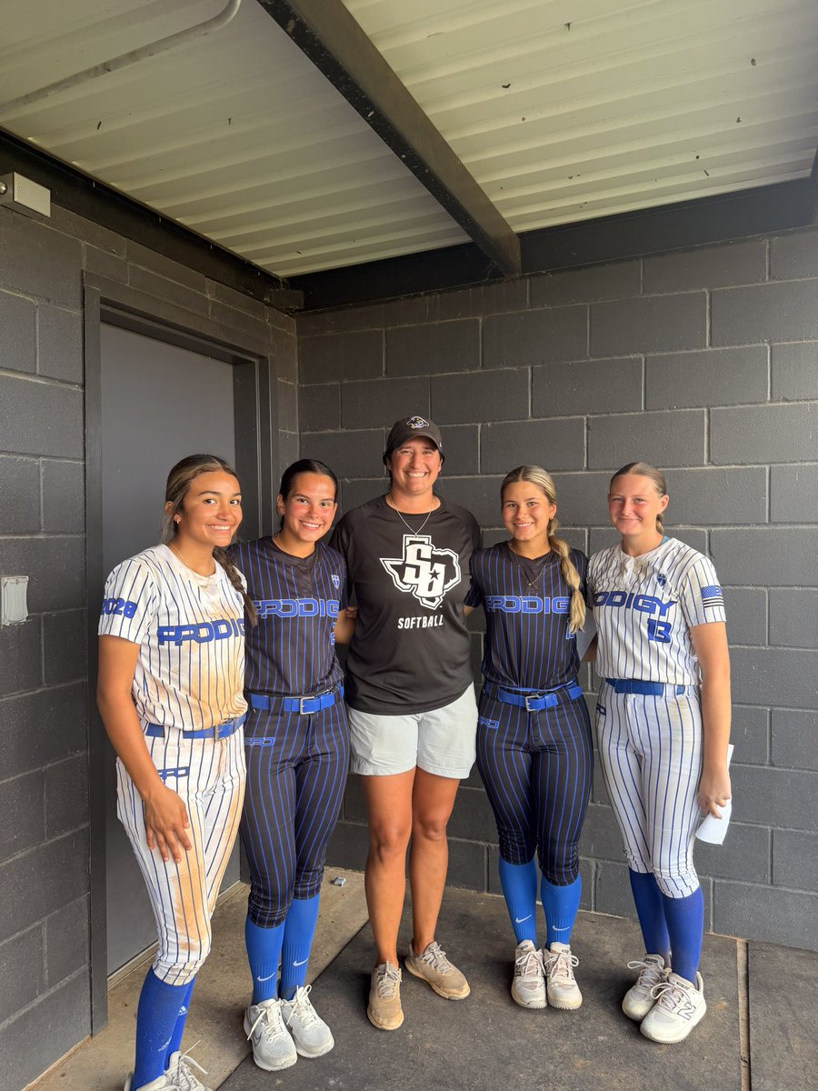 tessamcamacho's tweet photo. THANK YOU @SUPiratesSB for hosting an amazing camp!! I look forward to visiting campus again soon! @CoachLynnSUSB @K_Cruse7 @11ksanford https://t.co/NFH1jhMsWP