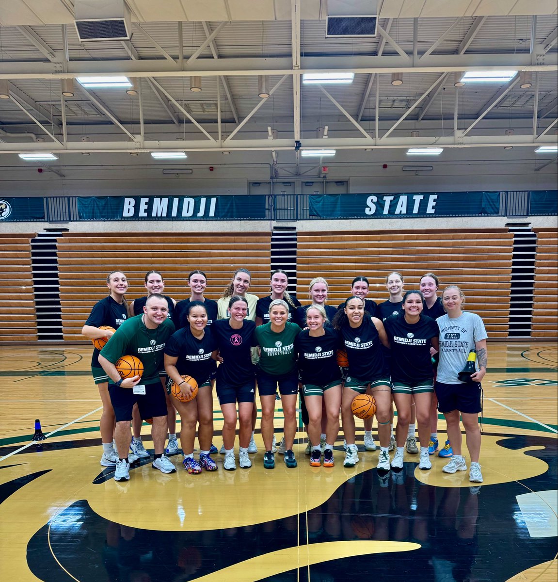 BSUBeaversWBB's tweet photo. Today we celebrate the leader of our program! Happy Birthday to our Head Coach! 🥳🎉 Thank you for your leadership, passion, and everything you do for our program! 💚 @McKeeverMadison https://t.co/p9KFmsqQJ4
