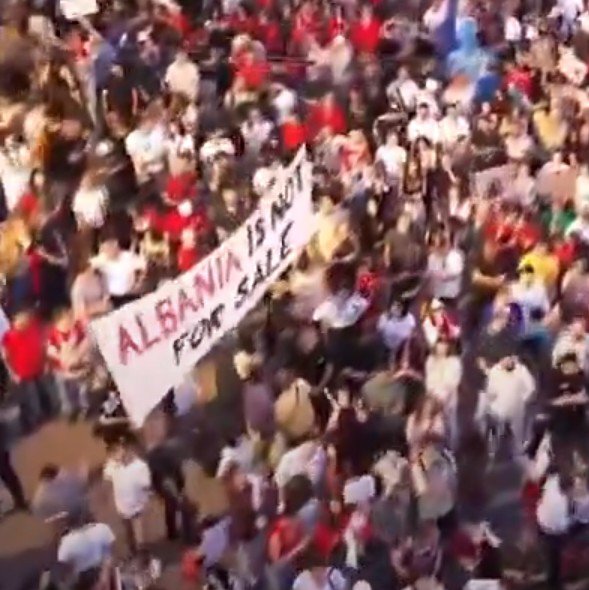 guinajosil's tweet photo. @terrordonordste Petista quando não tá roubando, tá mentindo ou dando o cu! https://t.co/KZJZvzWZAd