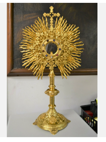 BrendanTHamtil's tweet photo. Nice Older Traditional Monstrance with Luna, 22" ht. for sale! Asking for $3,465! Contact us at 913-710-0025! It stands 22" tall, 12" wide. The luna holds a standard 2 3/4" diameter host.
#kc #parish #america #forsale #catolica #christ #kansascity #church #ks #saints #holyweek https://t.co/KOJP2DGY9w
