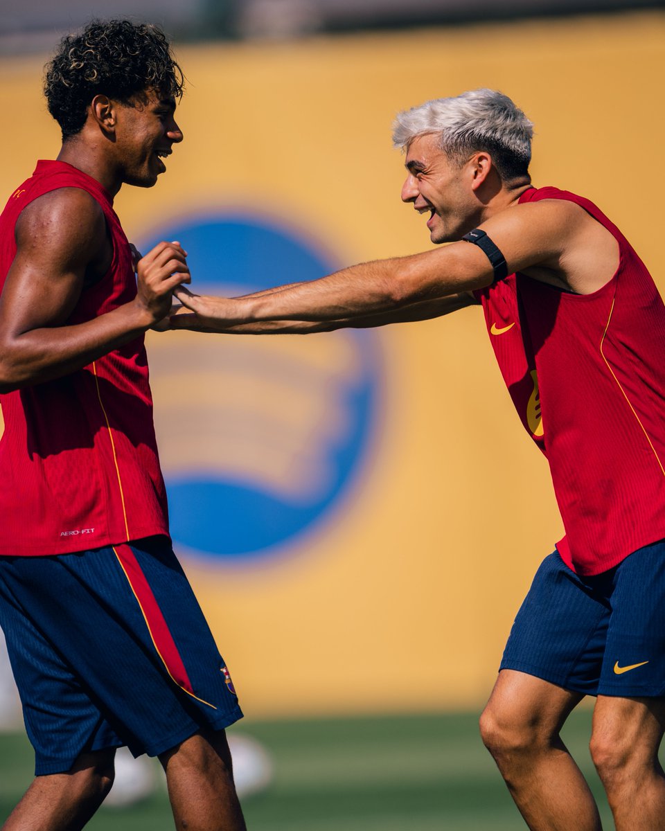 FCBarcelona_cat's tweet photo. Lamine 🫶 Pedri https://t.co/iKTVnaxBzV