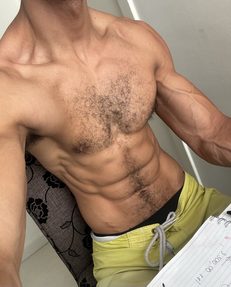 WolfTheren's tweet photo. Come to me, sub 😈

#mlm #gay #hunk #master https://t.co/8LkiO3eajK
