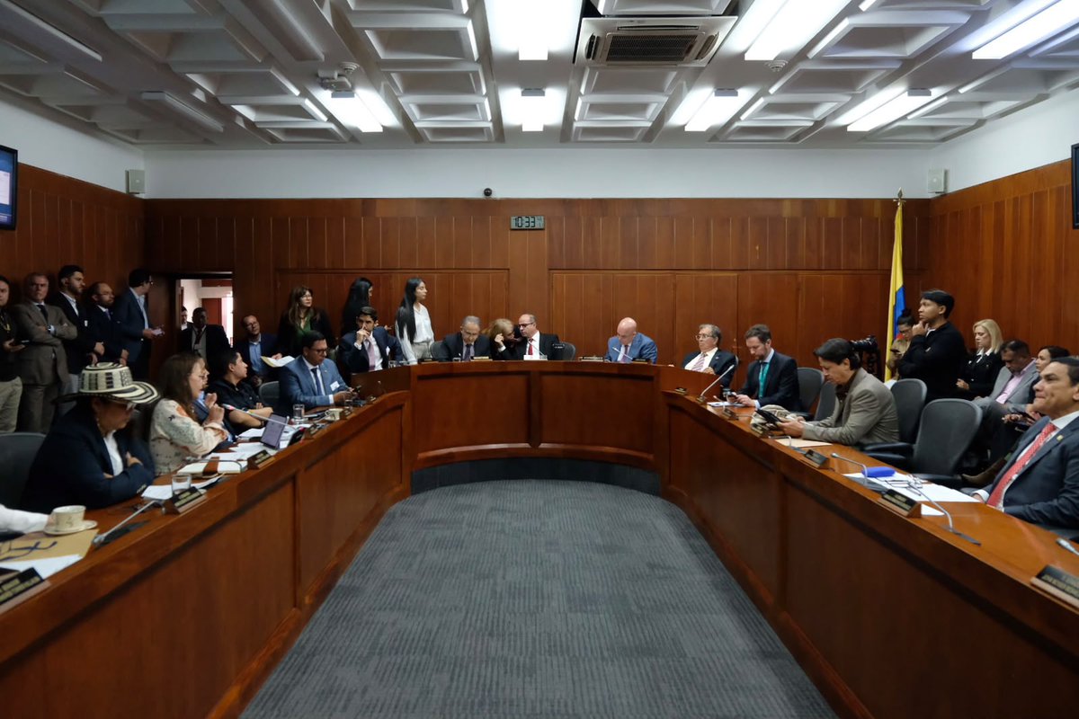 IDEAMColombia's tweet photo. #IdeamInforma |  Hoy, nuestro director @andresherkrath participa junto a @fabio_arjona, @MinAmbienteCo, en la Comisión Quinta Constitucional Permanente, donde se analizan las condiciones actuales y los posibles impactos del fenómeno de El Niño sobre la disponibilidad de agua y el comportamiento de los embalses.

Desde el #Ideam seguimos aportando información científica para apoyar la toma de decisiones.