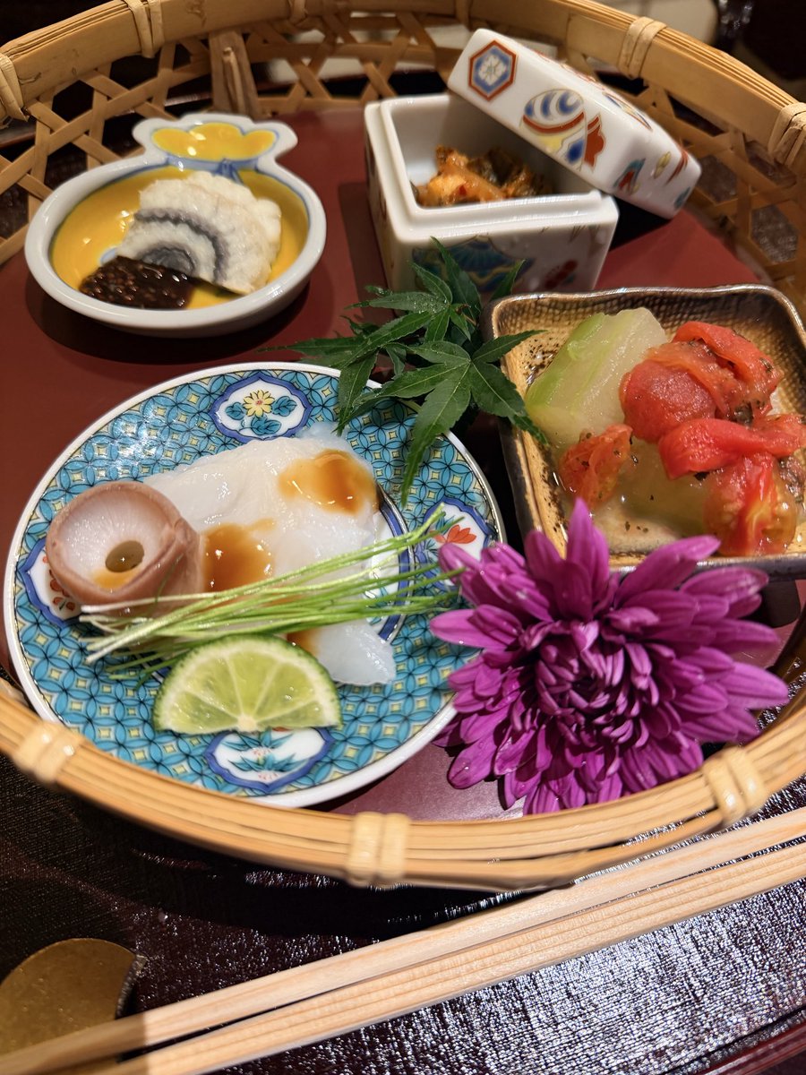 meeeeeeeyyy3's tweet photo. 年末−10kg計画🔥
本日は筋トレ＋キックボクシング🥊
夜はうなぎ会食。
前菜→白焼き→う巻き→うな重までしっかり完食！

21:30に食べ終わって深夜1時でも腹持ち抜群。
帰宅後の夜食なし👏

食べる日は食べる。
でも余計なものは食べない。
今回はこれで痩せます。 https://t.co/QgsZnPgz1k