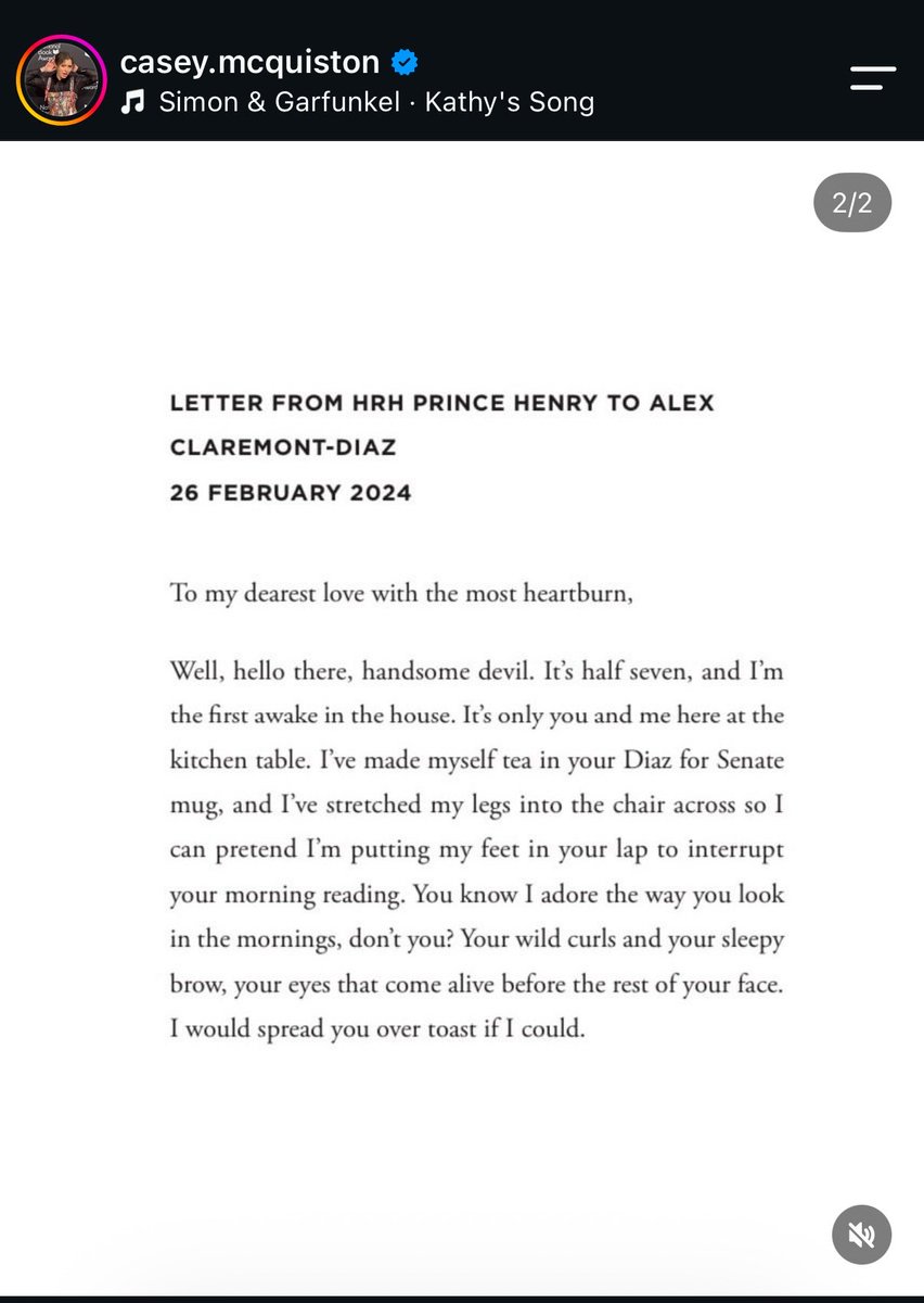 vbsabrasiI's tweet photo. Henry conta sobre uma manhã dos dois sozinhos na cozinha: chá, Alex lendo e ele tentando interromper a leitura colocando os pés no colo dele. | trecho traduzido de uma das cartas de Red, White &amp; Royal Blue: The Private Correspondence, escrita em 26 de fevereiro de 2024, https://t.co/fXt6ftGamm