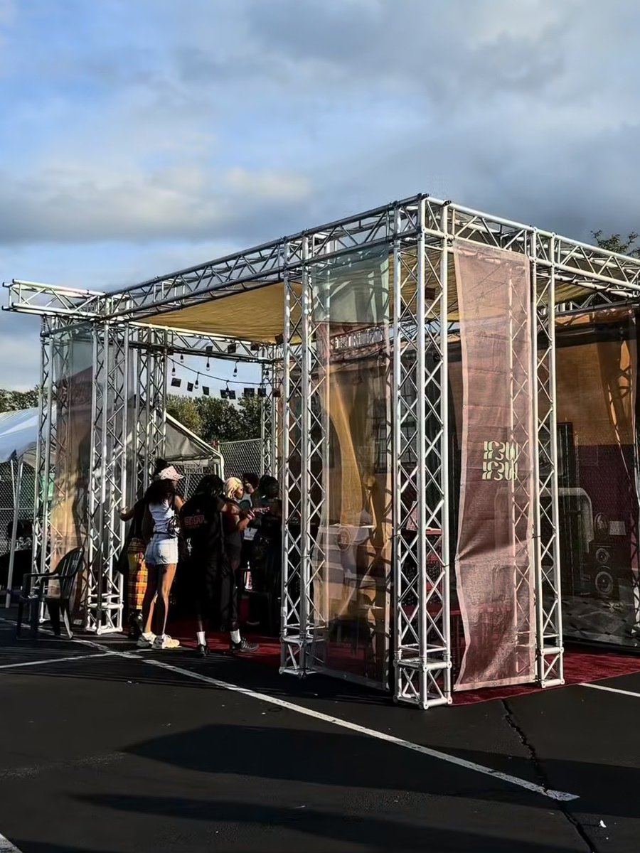 _tifeboy's tweet photo. Illustration work by me for the Meji Meji Estate Activation at Afroplus, fully produced by Abike Studio. https://t.co/Fw0y1AZUIY