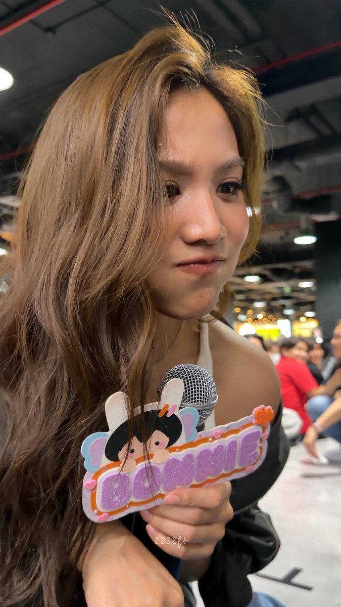 2332ft's tweet photo. ไปย้อนดูคลิป ชั่นพูดแต่ “ทำไมช่วงนี้สวยจัง” ตลอดเวลา5555555555555555555555 จะเดรสอะ แพ้คนสวย -/////////- https://t.co/dCOOU4O9ov