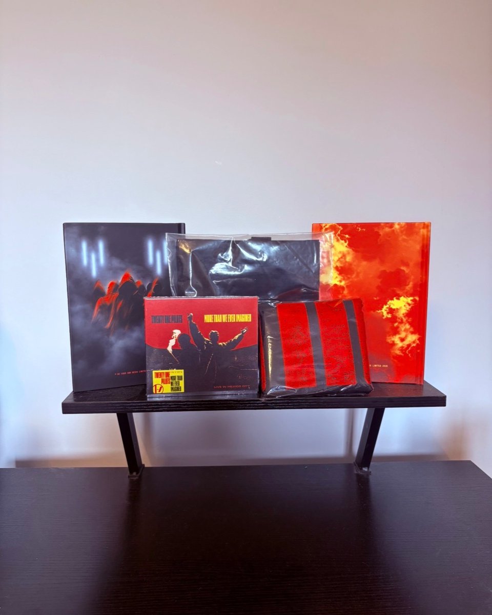 TheOnlyBandITW's tweet photo. GIVEAWAY TIME, DINGBATS.

You know the drill. Like. Follow. Win (maybe).

1 x MTWEI CD
1 x MTWEI tote bag
1 x MTWEI flag

Three winners. One item each.

Each item also comes with a signed test print copy of the book. Whichever version you prefer.

Ends Saturday you stink xoxo https://t.co/Y9HBdK1IWR
