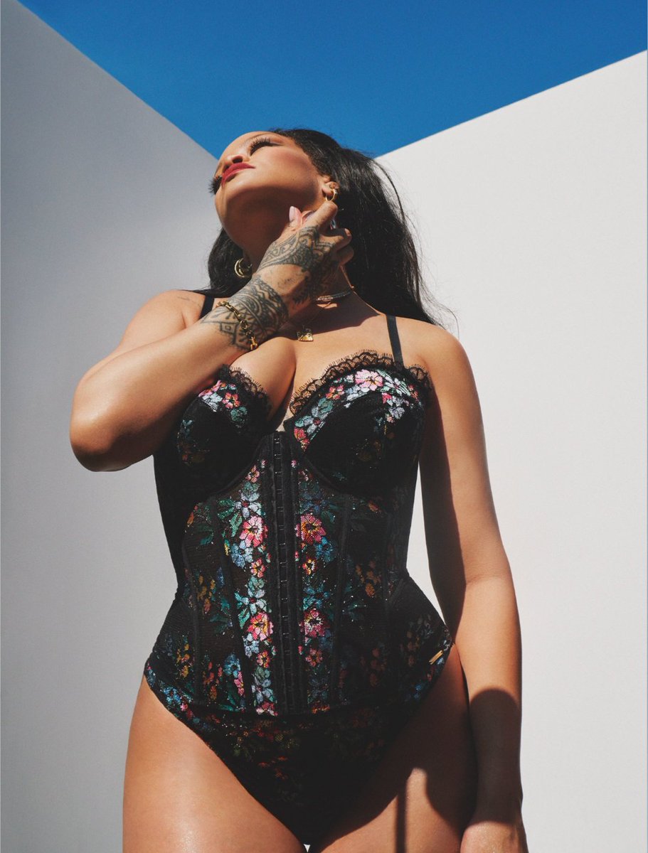 __gurlie's tweet photo. Call her @rihanna 🔥🥳🥳🥳🥳🥳🥳🥳🥳🥳🥳😋😋🔥🔥

A mother of three child, Wife of ......😁😂🤭 https://t.co/GCSLU9LXBj
