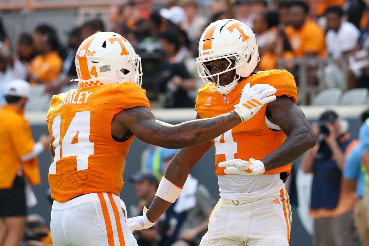 Volquest_On3's tweet photo. "It was more of a focus issue than true hand-eye coordination. And so we worked a lot of things this summer. We kind of got creative.”

Why Tennessee wide receivers used eye patches in offseason training ⤵️

🔗 https://t.co/r8QPFdQX4p https://t.co/6xZhGuseC2