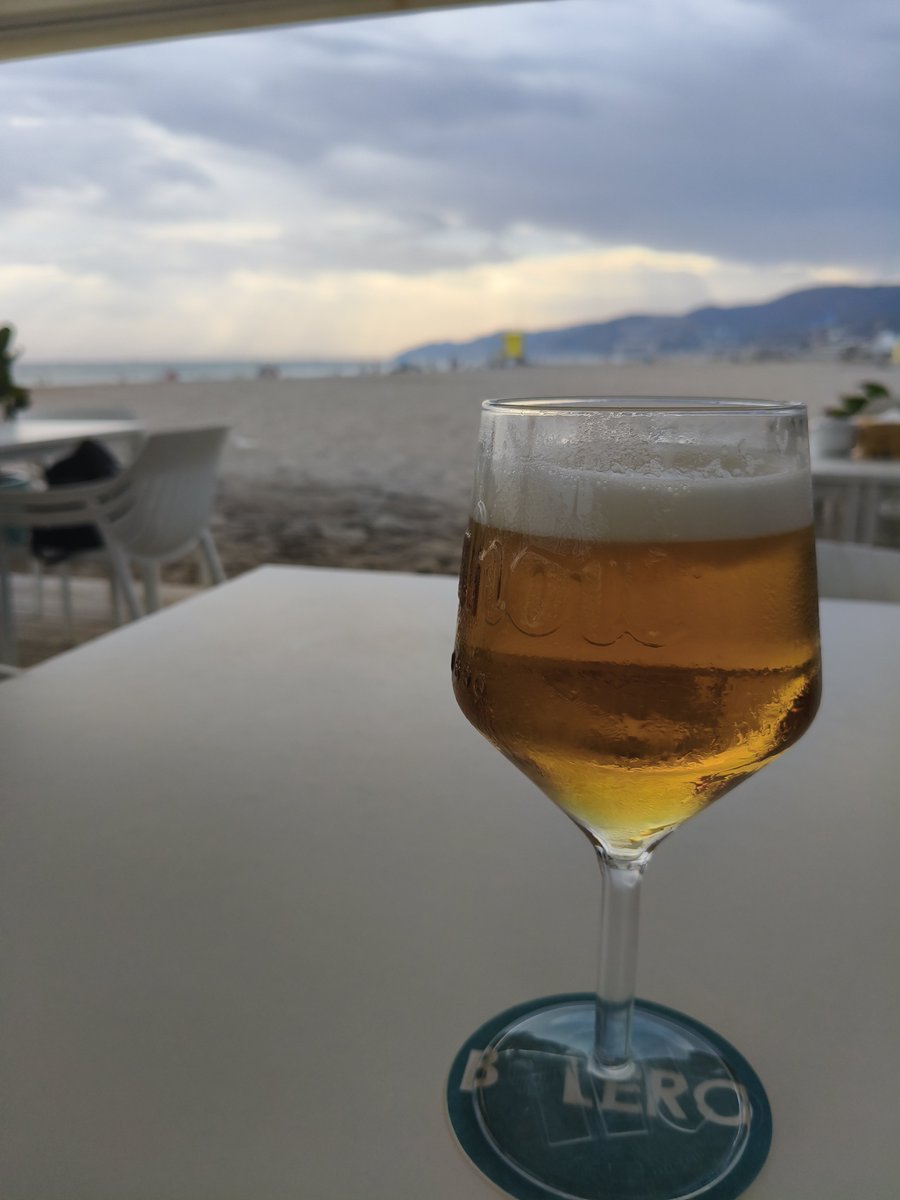 vixeat's tweet photo. I ho rematem amb tempesta i a la guingueta! 🍻 https://t.co/icpqddHLwf