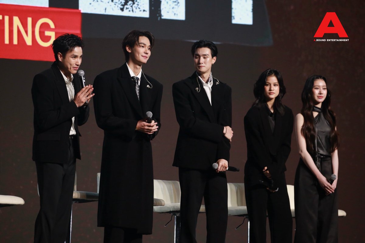 around_ent's tweet photo. “ดิว - ธี - นีโอ - สิงห์ - มาตา” ชวนลุ้นหน้าสุดท้าย…ใครคือฆาตกรตัวจริง! ในงาน “Mr.Kill Final EP. FAN MEETING”
#MrkillSeriesFinalEP
#DewTee #ดิวธี #dew_jsu #tee_vtp
#neo_neos #SinghaLST #Singha_Luang #mataaptr
#MrKillSeries https://t.co/5Pg4RnxSVW