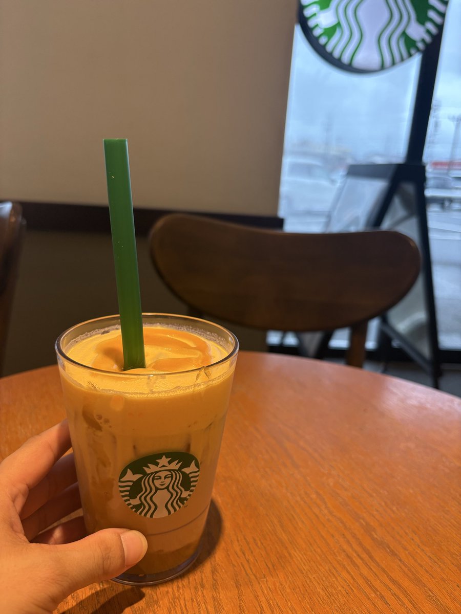 maki_7779's tweet photo. スタバの新作飲みました🍠
食欲の秋に近づいてきてますね🍂 https://t.co/CVkUKYi8rL