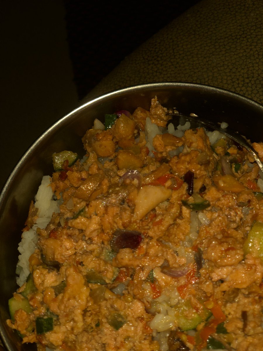 superstarMENAA's tweet photo. my low budget dinner, come join me. 🍽️ https://t.co/MixF14O9ES