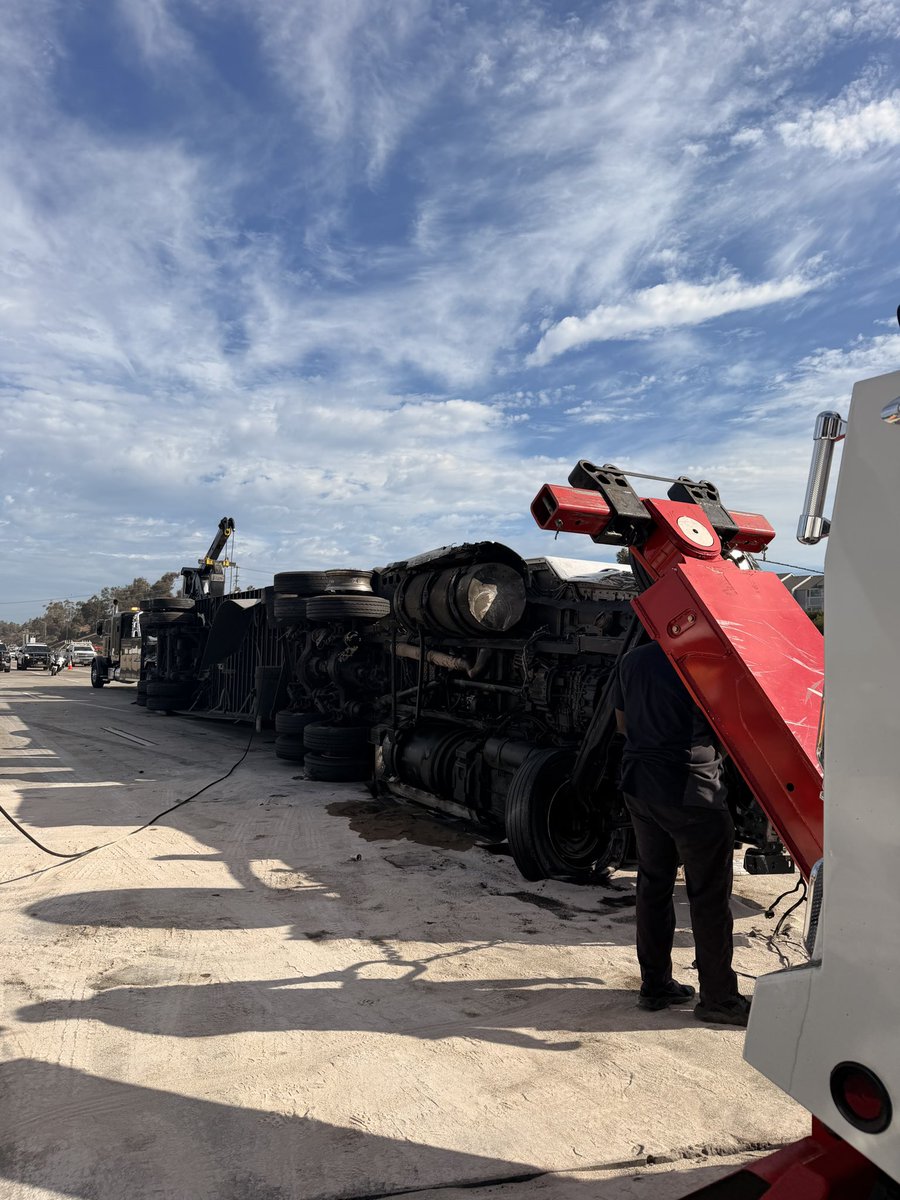 CHP_Oceanside's tweet photo. 🚨 TRAFFIC ADVISORY UPDATE | 9/8/26 – 9:30 AM

I-5 SB at Encinitas Blvd: All lanes, except the HOV lane, remain closed.

Crews are working diligently to get the overturned ice cream truck cleared &amp; the roadway reopened as quickly &amp; safely as possible. https://t.co/ohKtcvXKQG