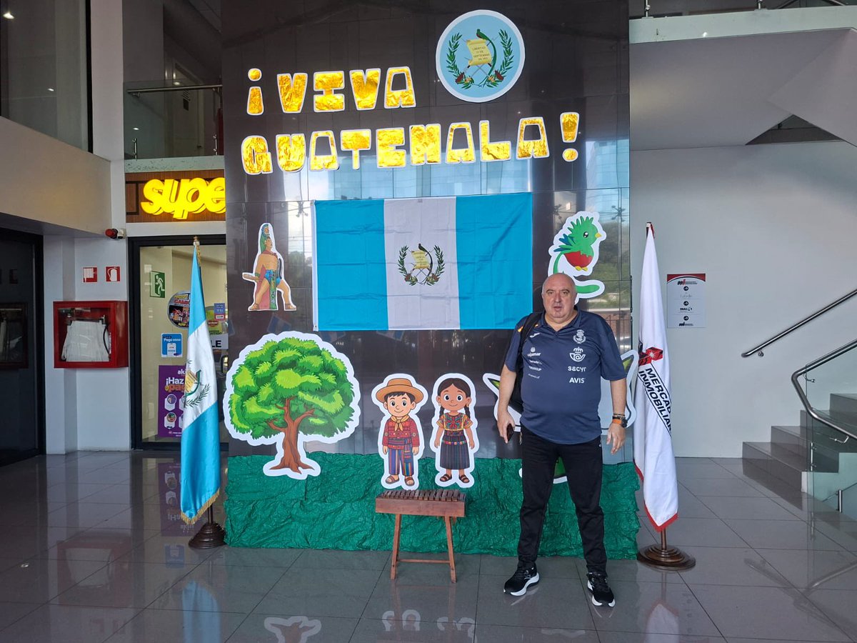 ASMA1963's tweet photo. Cuanto más lejos estoy más ASTURIANO me siento , feliz día de Asturias paisan@s !!!! Cuidemos la tierrina que no hay nada mejor en el mundo , que no nos la cambien . Desde Ciudad de Guatemala un fuerte abrazo !!! https://t.co/J1JndhYKUw