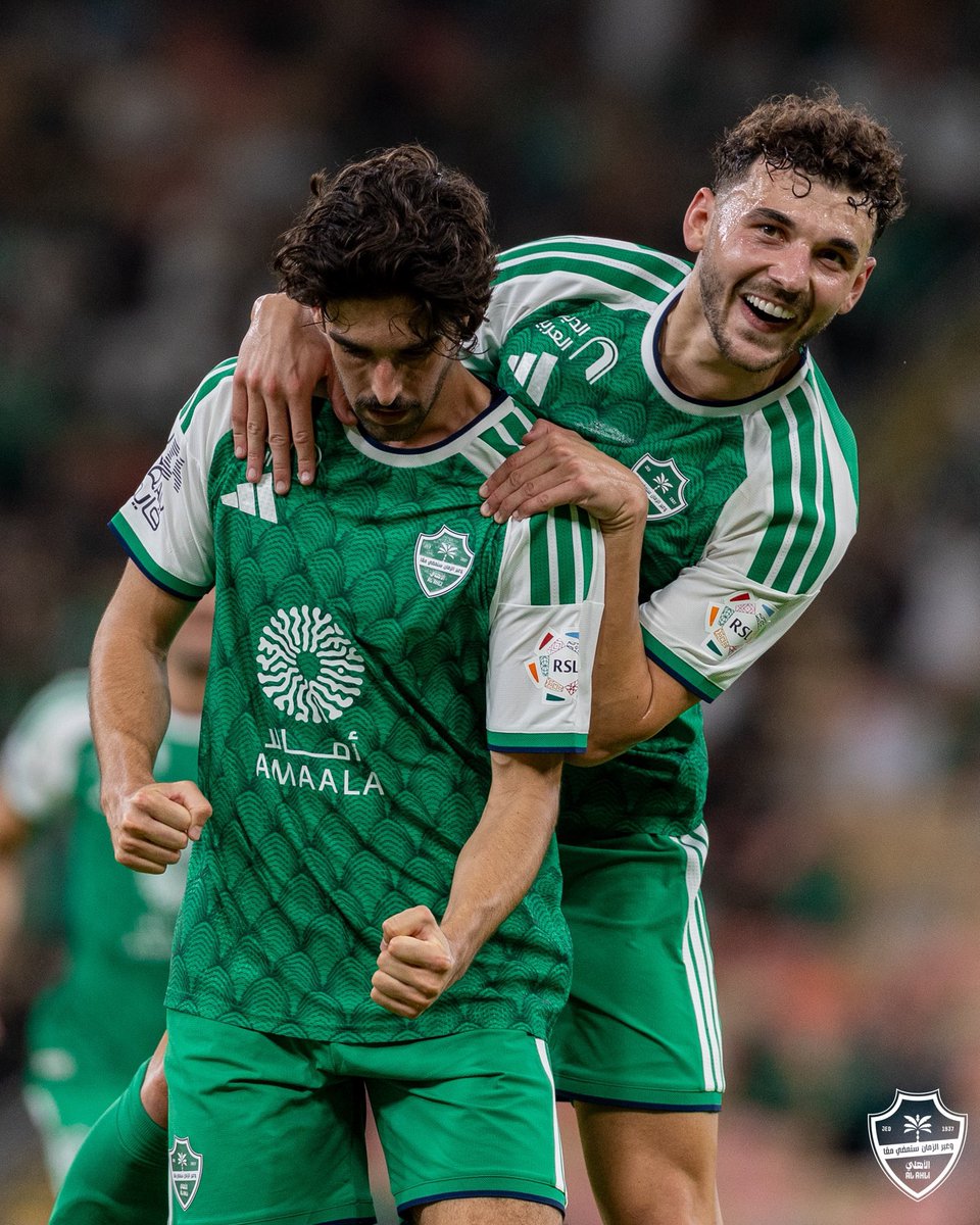 AbdullahAB000's tweet photo. 🚨🚨

للمرة الاولى ..
المدرب بوسيتش يعتمد على سبيريستيان كلاعب محور متقدم و ترينكاو كصانع لعب امام القادسية 💚

#الاهلي https://t.co/QMN5jsHIuc