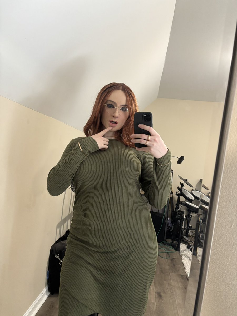 qwertymasker's tweet photo. New wig! Ended up having a *few* sessions while my housemates were out of town #femalemask #siliconemask #crossdressing #creafx https://t.co/4d68C6KFkY
