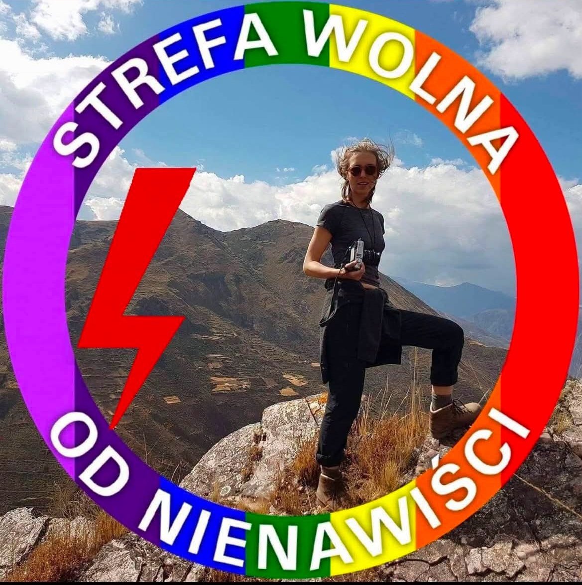 M_Sosnowska_'s tweet photo. Pani znana z tego, że "lubi" być okładana pięściami przez agresywnego murzyna, brzydzi się nienawiści 🤡

Źródło: profil Krzysztofa Mulawy https://t.co/zo3l2o7dZy