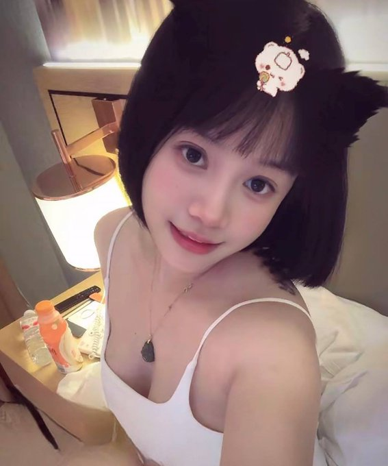 CruzJu_'s tweet photo. 这个点还有男生吗？                                                                                                 

                  我想发照片🫣直接发 https://t.co/jyBdmildPu