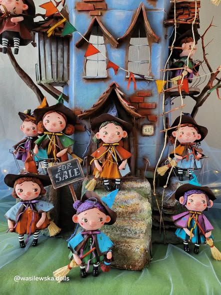 Allikka2's tweet photo. My daughter Olga's paper-mache witches are back from the Vilnius expo and looking for a home! 🧙‍♀️✨ 13-15cm decor. Available for purchase, shipping in Europe! 📦🇪🇺

Order here:
🔵 https://t.co/FnIUhpSfG1 https://t.co/JrJMRwszoP