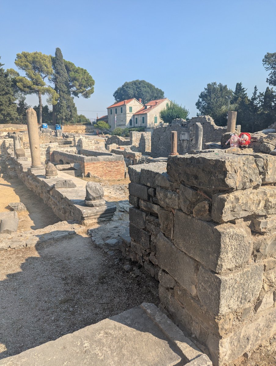Patty_Cakes28's tweet photo. They're thinking about what happened to the Roman Empire in Salona... #amanogawashiina #Capippalist https://t.co/FWrrs3tbid