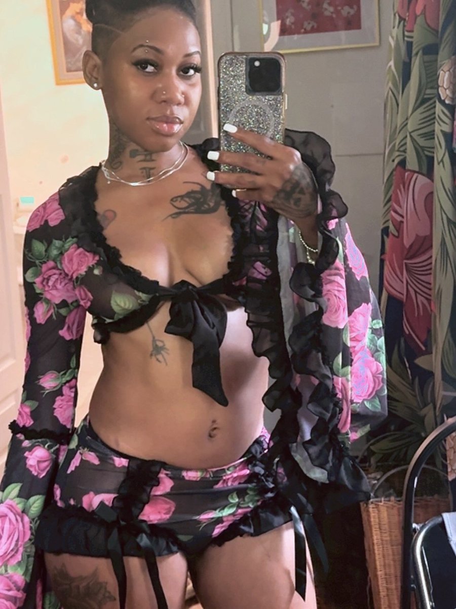 WooDaBaddie's tweet photo. grown woman weight has arrived ✅ https://t.co/afLhU5xQoY