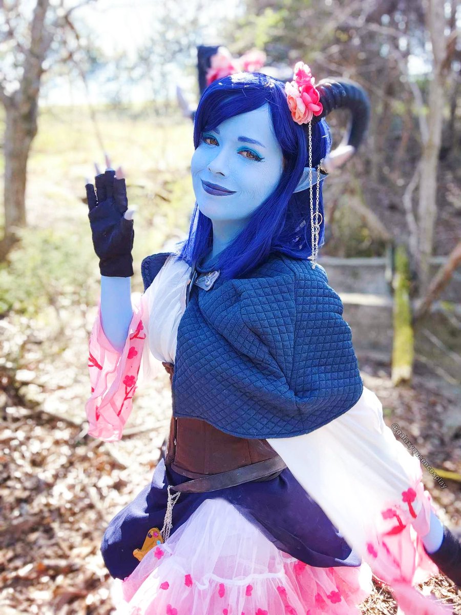 galaxyqueencos's tweet photo. Oh my gosh! Let's go on adventure together! We can have cupcakes and sleepovers all the time! 🧁💙

#criticalrolecosplay #jesterlavorre #criticalrole @CriticalRole https://t.co/tRnYwXvrmQ