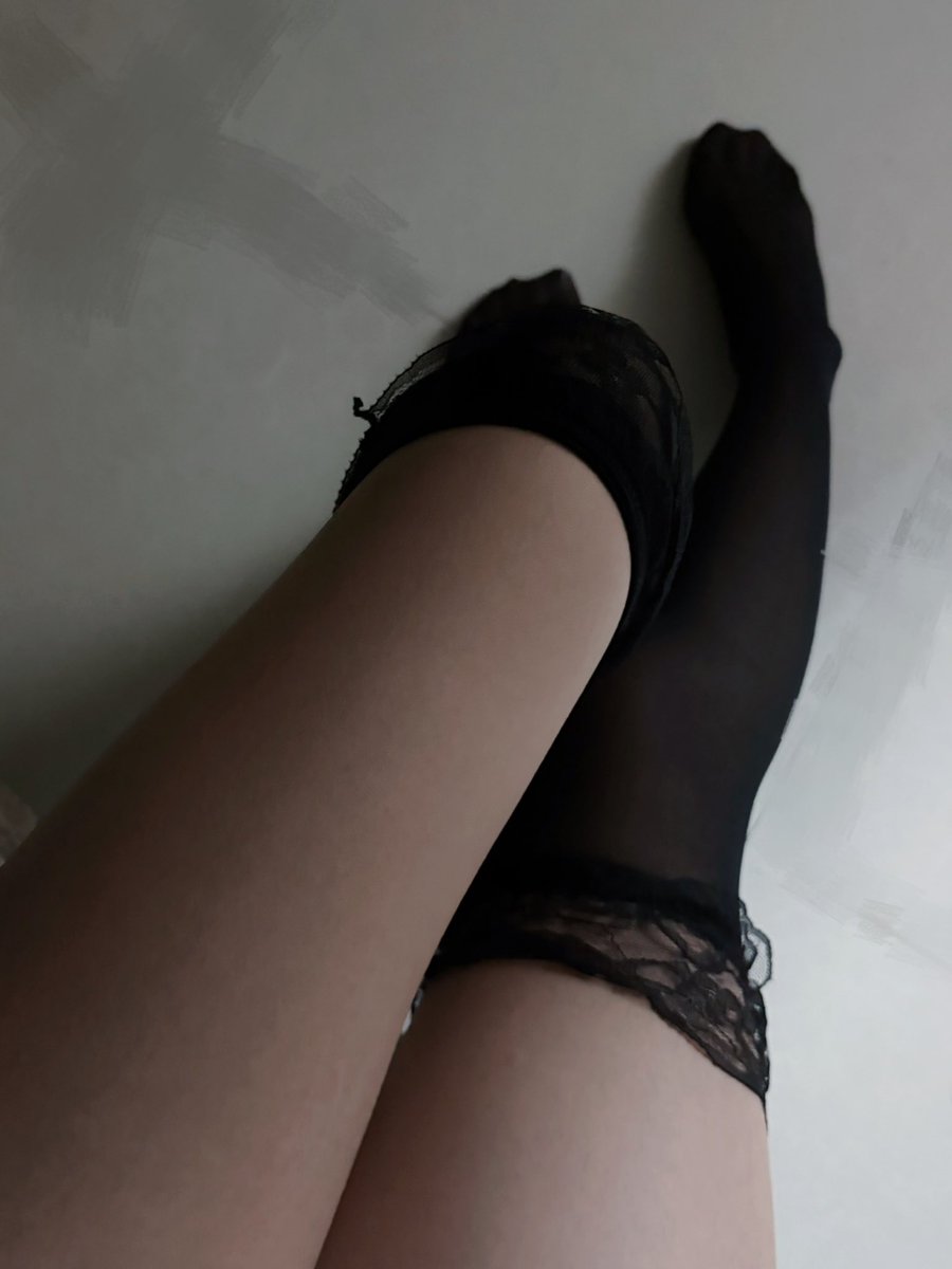 00210_tuu's tweet photo. 张嘴。🚬 https://t.co/DlAhgYBdNA