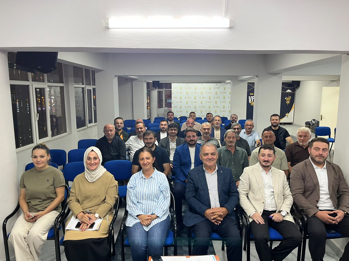 bburakak's tweet photo. 8.Dönem Yürütme Kurulu ve Yönetim Kurulu Toplantımızı Merkez İlçe Başkanlığımızda icra ettik. https://t.co/yumtS0qKrY