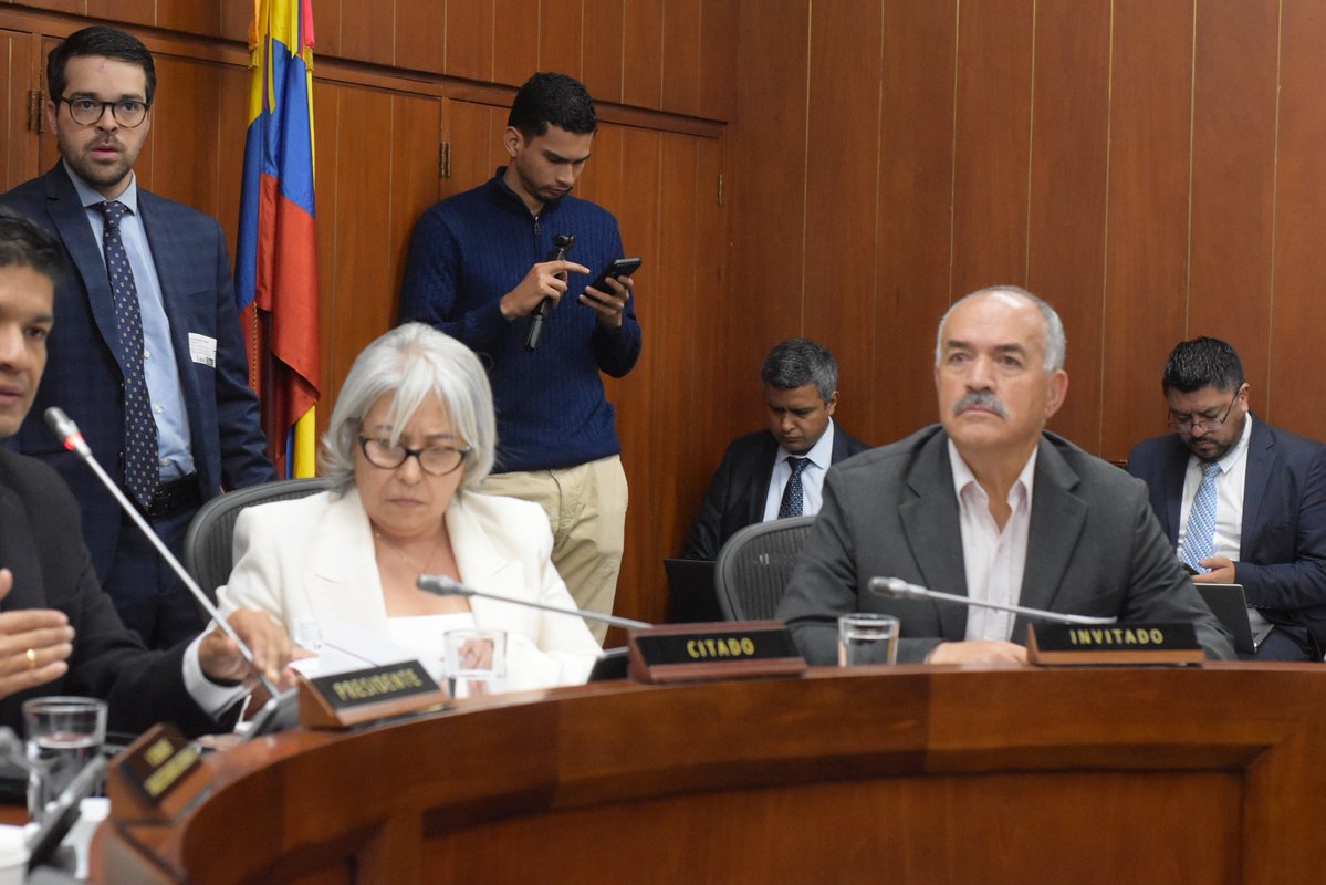 MariaEugeniaLo's tweet photo. 🔊 A pesar de la ausencia de la ministra de Educación, adelantamos el debate por la importancia que reviste la reconstrucción de las instituciones educativas y la atención a las comunidades educativas luego del terremoto del 10 de agosto. 

Rechazamos la instrumentalización de la tragedia para abrir la puerta a la privatización y a la negación del derecho a la educación pública. 

👉🏼Al debate asisten la Vice ministra de Educación Preescolar, Básica y Media, Gledy Foliaco y el Gerente (E) del Fondo de Financiamiento de la Infraestructura Educativa (FFIE), Heriberto Triana. 

🔴Transmisión en vivo:

https://t.co/P2omkgUUPR

#ReconstrucciónDigna 
#ReconstruccionYa
#RespetoXLaPublica
#FinanciacionYa
#RetornoSeguro
