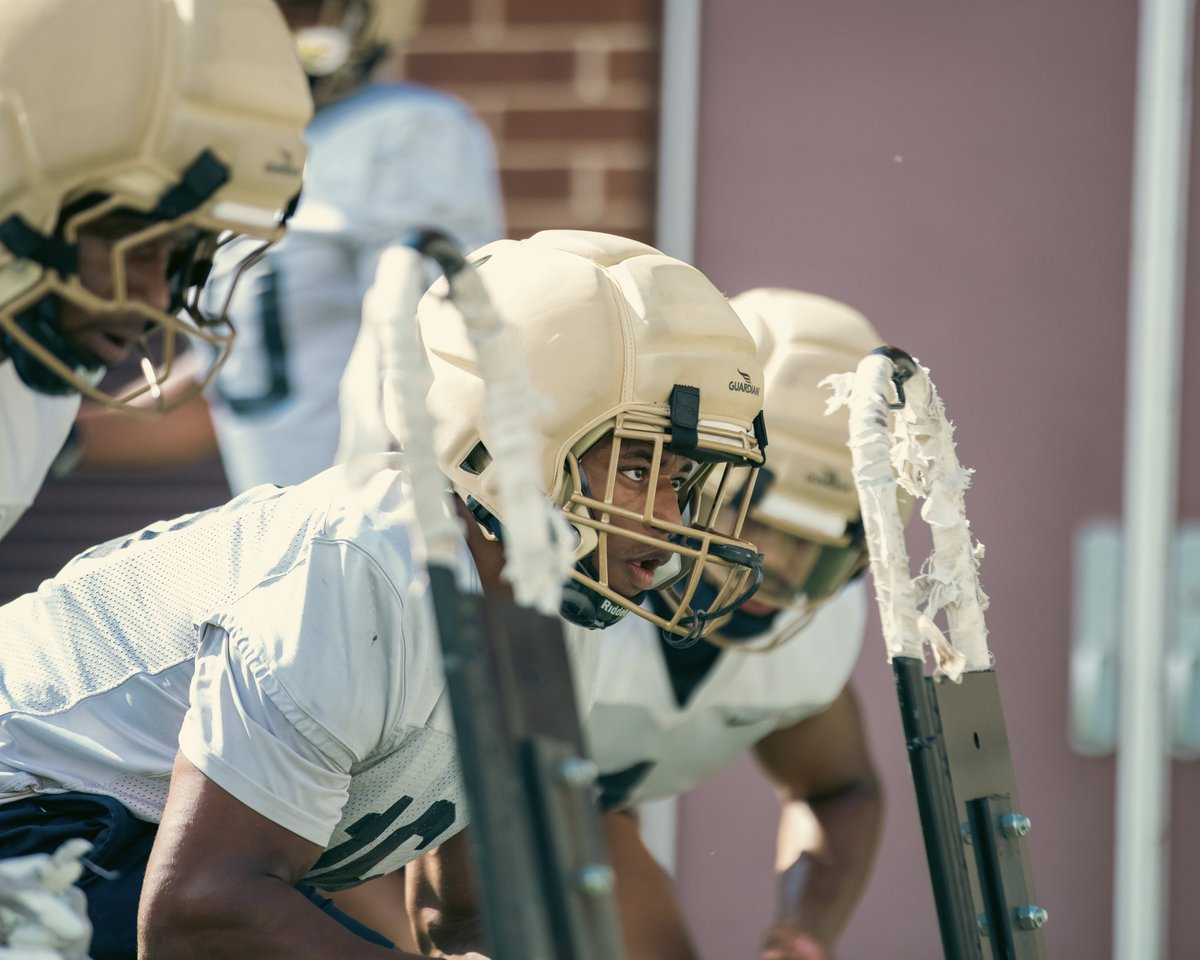 ZipsFB's tweet photo. Dialed in 🎯

#GoZips #MakeTheClimb https://t.co/a1fW1ADy0w