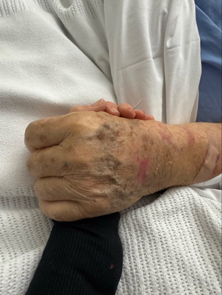 cryptowuzzi's tweet photo. Quick update as to why I’ve not been around, I’m staying at the hospital with my Dad until he heads to heaven 😇

He’s fought a hard battle with cancer and doesn’t want to go 🥲but everything is starting to fail 🙏send him a prayer please ♥️ https://t.co/lCz5MS7WA1