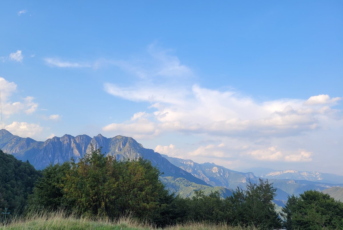 i9663vi's tweet photo. Buona serata.
Porta d'accesso alla storia. Passo Xomo, il punto di partenza perfetto sospeso tra il Pasubio e il Monte Novegno. Da quassù si respira la storia della Strada delle 52 #buonaserata
#PassoXomo #Posina #Pasubio #PiccoleDolomiti #PrealpiVenete #Veneto #TrekkingItalia #MontagnaPrealpi #RifugioPassoXomo #52Gallerie