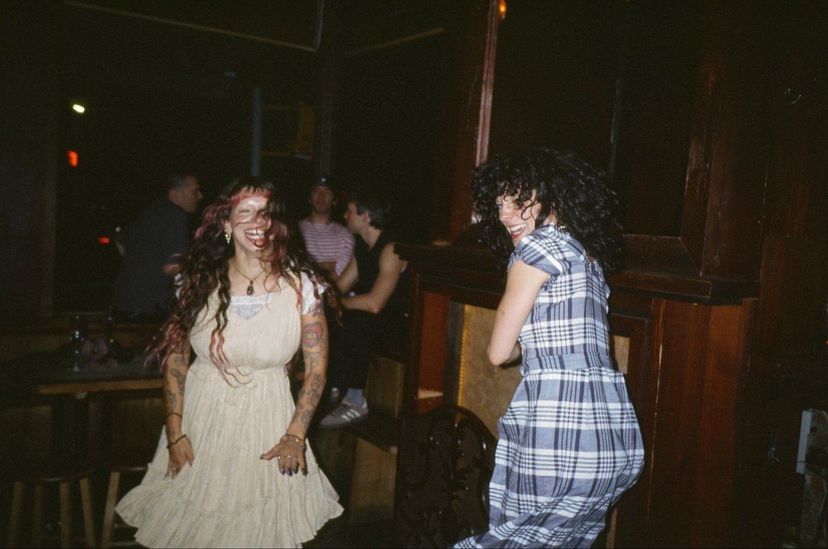 MelanieOnlineHQ's tweet photo. FOFA! Novas fotos de Melanie Martinez durante os bastidores da turnê “HADES: THE SACRIFICE”.

©️ angelmammoliti (Instagram) https://t.co/lSjY0qE9Yg