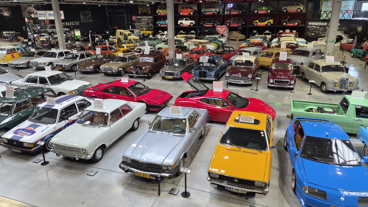 gart_artur's tweet photo. Jakby ktoś był w okolicy to bardzo fajne miejsce do odwiedzenia. Muzeum Motoryzacji w Oławie. Dla starszych i najmłodszych. Dużo samochodów, motocykli, i innych gadżetów https://t.co/atFDSYITW7 z epoki PRL https://t.co/X2J9OTYErF
