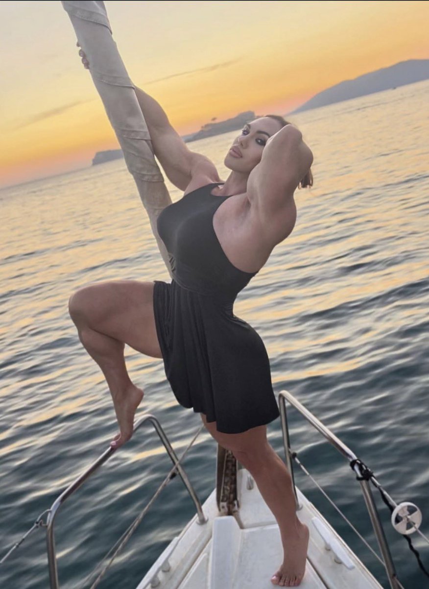 Nataliyaamazon's tweet photo. Who needs a gym , when you have a yatch https://t.co/j8fYC9VKTa